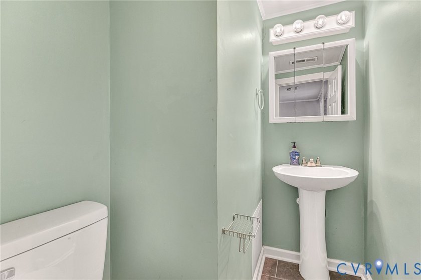 Renovated 4 Bedroom cottage in Rappahannock River Estates! Only - photo 30