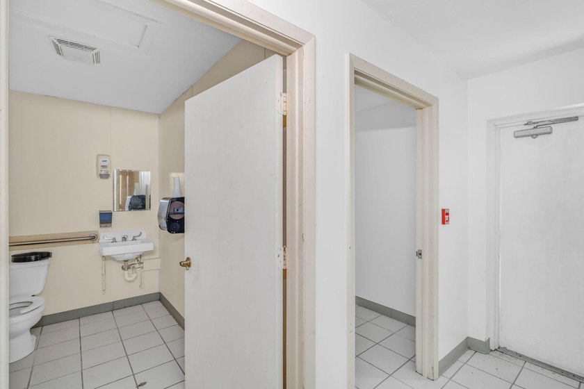 Live and/or work in this RARE 100' of waterfront re-development - photo 31