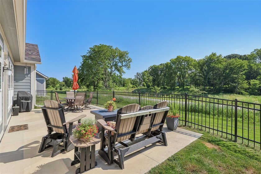 Enjoy effortless main-level living in one of West Des Moines' - photo 3