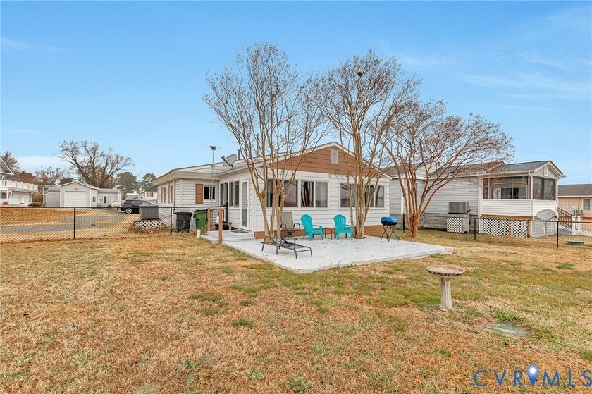 Renovated 4 Bedroom cottage in Rappahannock River Estates! Only - photo 36