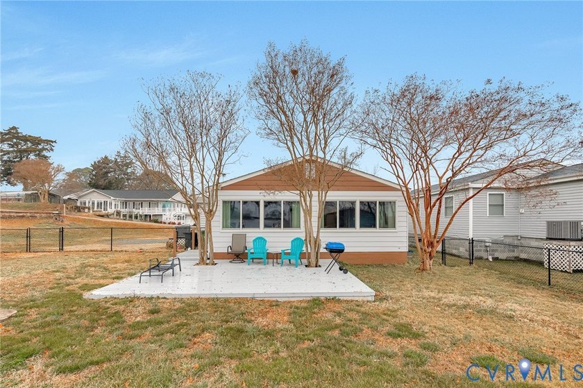 Renovated 4 Bedroom cottage in Rappahannock River Estates! Only - photo 37
