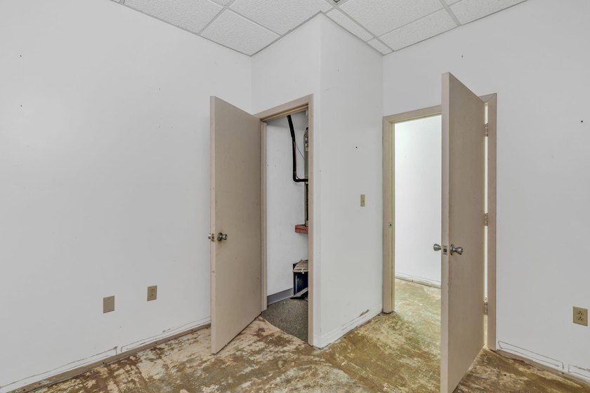 Live and/or work in this RARE 100' of waterfront re-development - photo 37