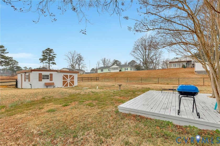 Renovated 4 Bedroom cottage in Rappahannock River Estates! Only - photo 38