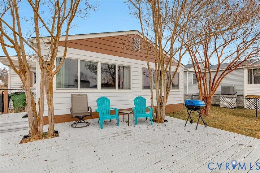 Renovated 4 Bedroom cottage in Rappahannock River Estates! Only - photo 40