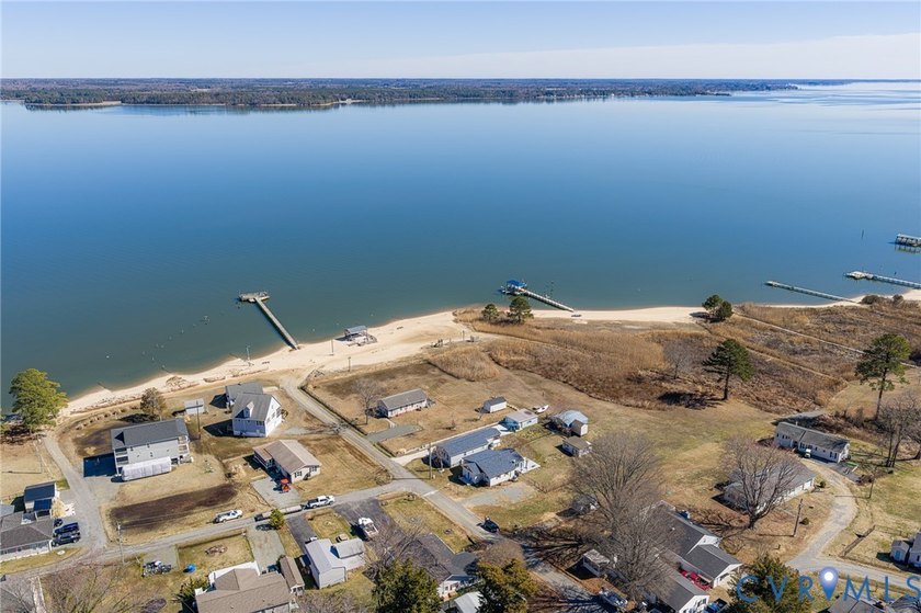 Renovated 4 Bedroom cottage in Rappahannock River Estates! Only - photo 43