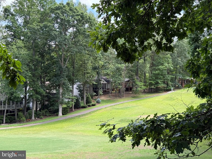 Live where you would want to vacation in this resort style - photo 43