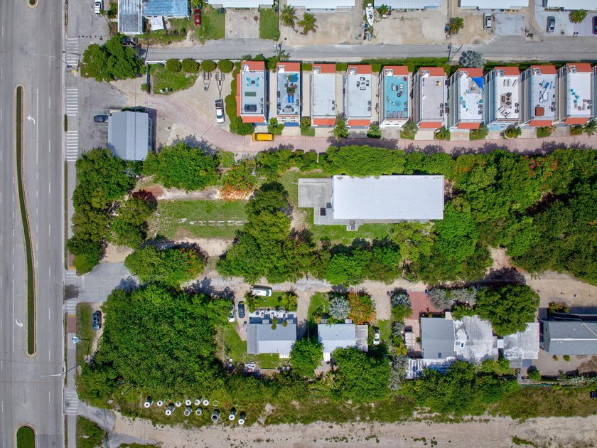 Live and/or work in this RARE 100' of waterfront re-development - photo 44