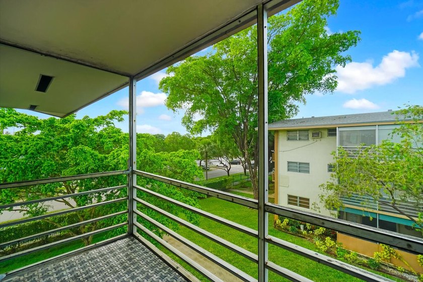 Welcome to Mar-Len Gardens, a sought-after 55+ gated community - photo 5