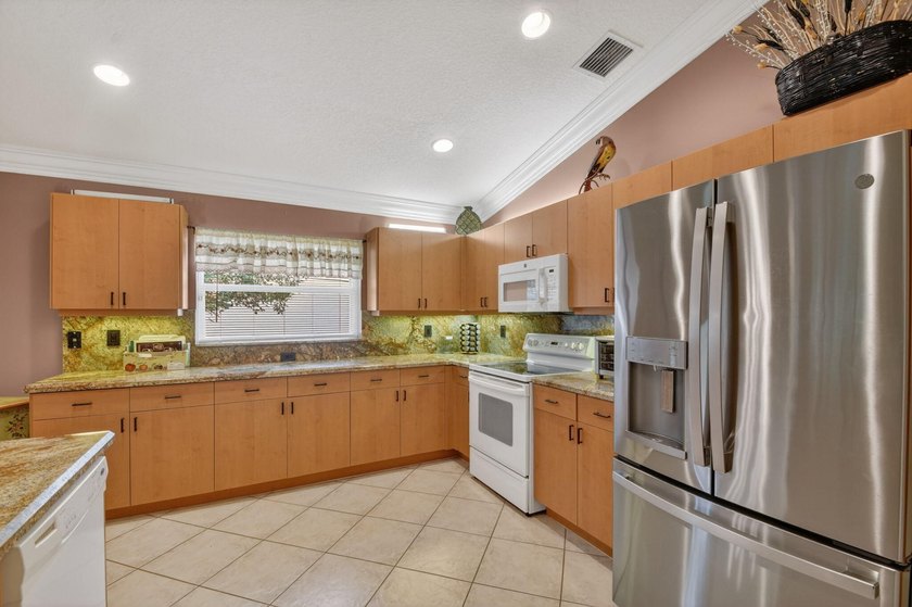 Enjoy the best of 55+ living at Bellaggio in this beautifully - photo 11