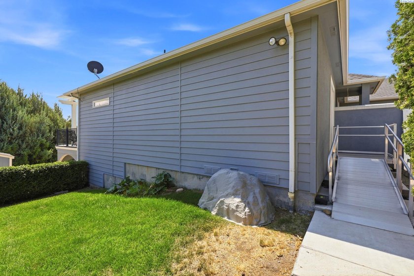 MLS# 294551 This well-maintained home is ideal for - photo 12