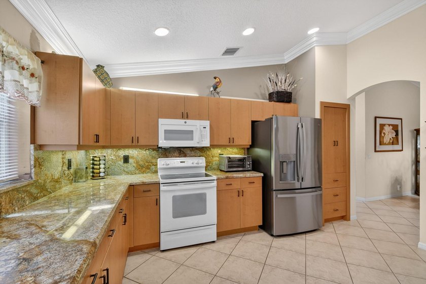 Enjoy the best of 55+ living at Bellaggio in this beautifully - photo 12