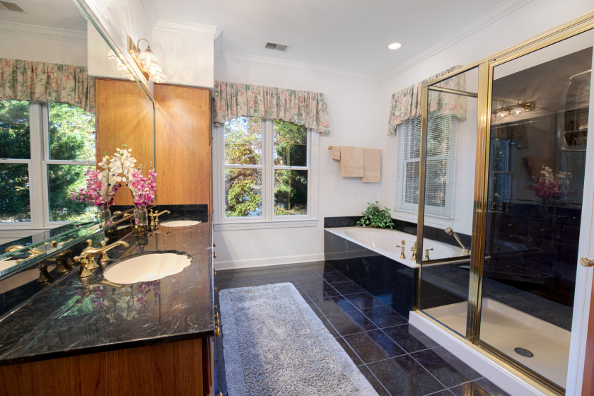 Living, Entertaining and Storage Galore on Lake Keowee SOLD - photo 17