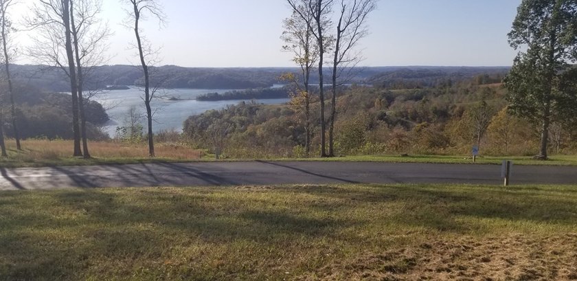 Come relax and unwind at beautiful Dale Hollow Lake! This - photo 3