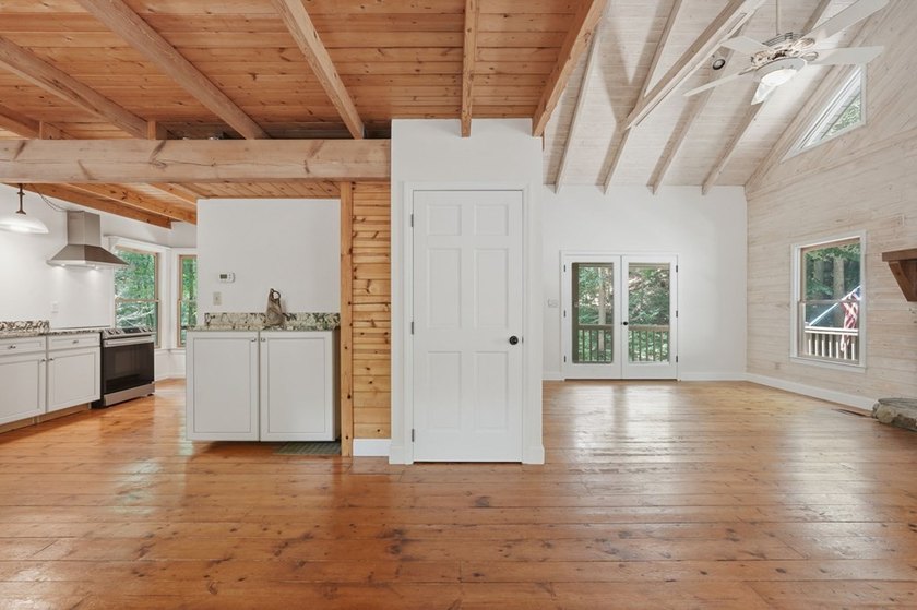 Welcome to your mountain retreat in the highly sought-after - photo 13