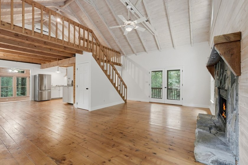 Welcome to your mountain retreat in the highly sought-after - photo 15