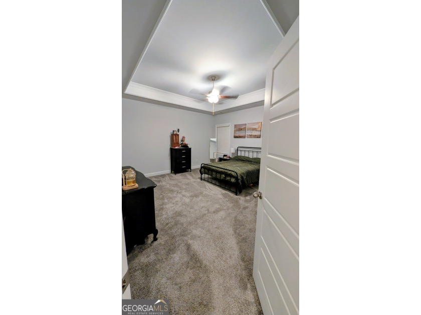 This spacious home features 5 bedrooms and 3 full bathrooms - photo 16