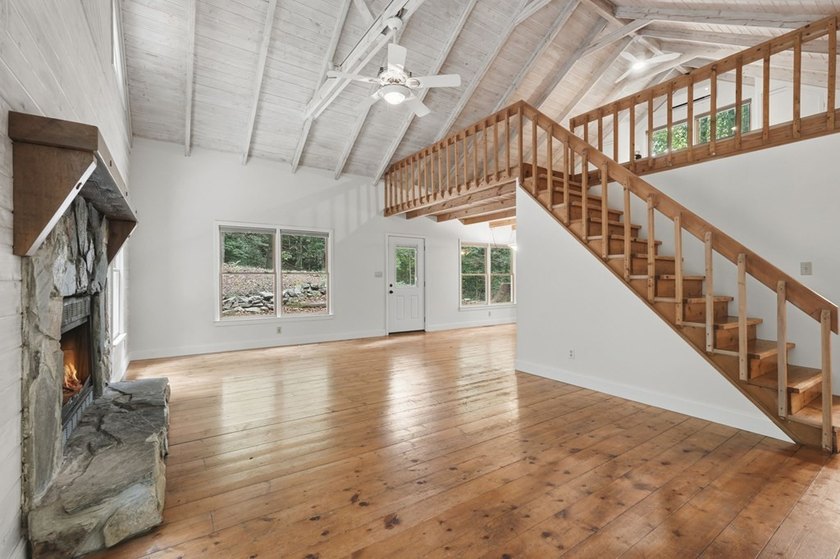 Welcome to your mountain retreat in the highly sought-after - photo 17