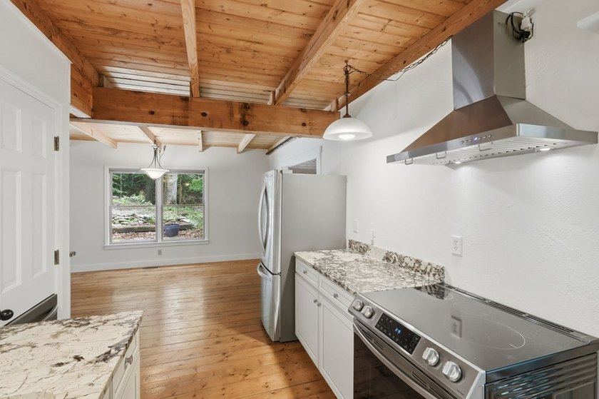 Welcome to your mountain retreat in the highly sought-after - photo 21