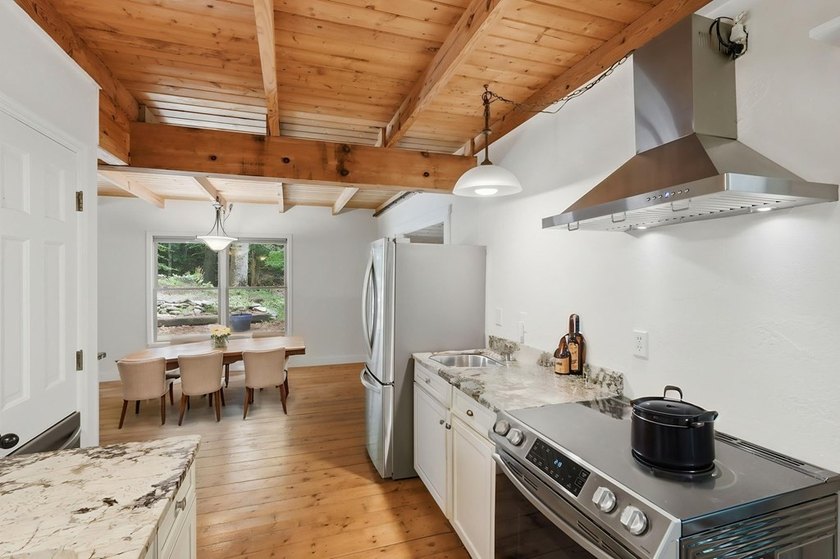 Welcome to your mountain retreat in the highly sought-after - photo 22