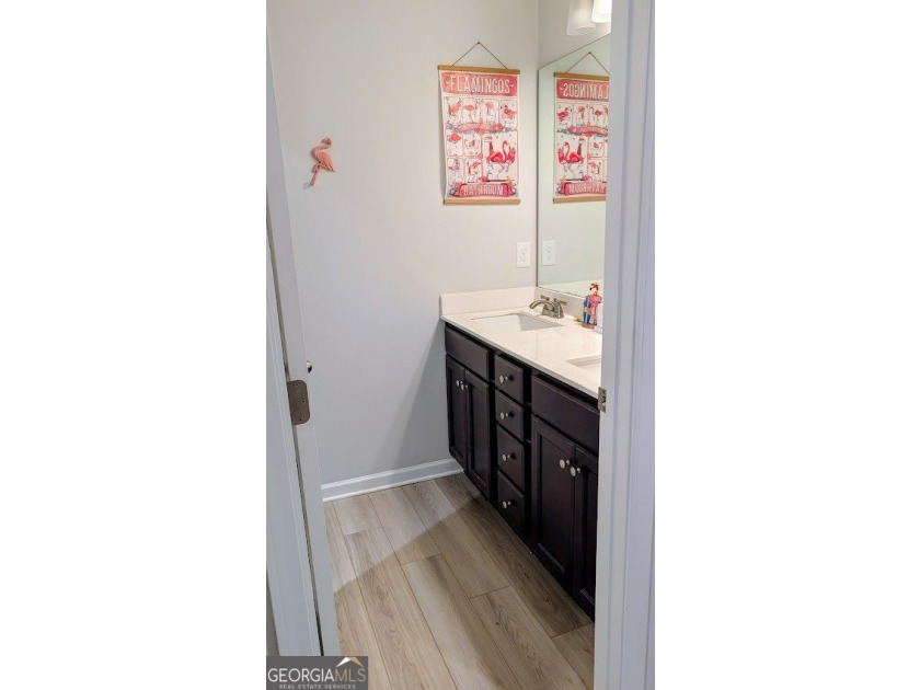 This spacious home features 5 bedrooms and 3 full bathrooms - photo 23