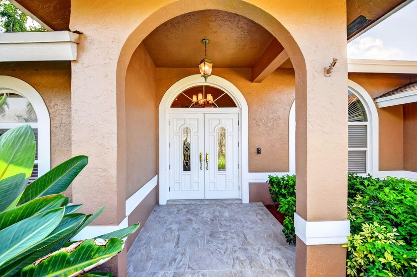 Move right into this beautifully updated 4-bedroom, 3-bath - photo 3
