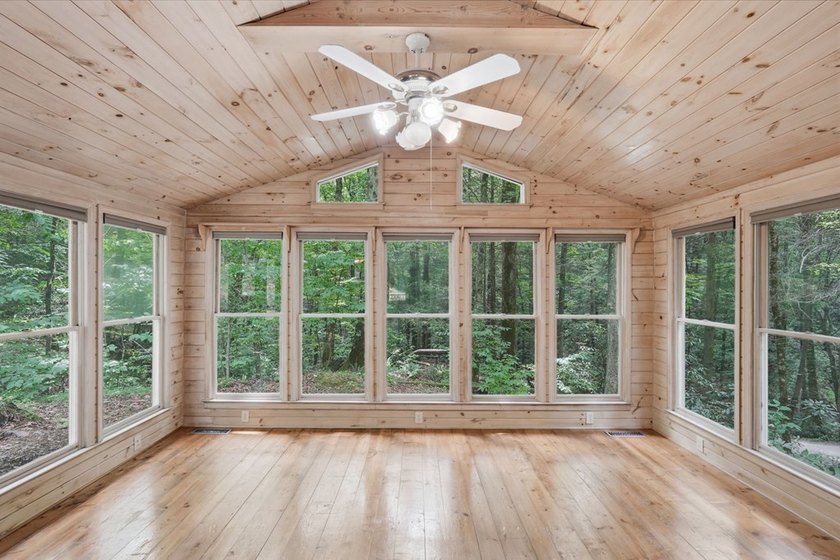 Welcome to your mountain retreat in the highly sought-after - photo 25