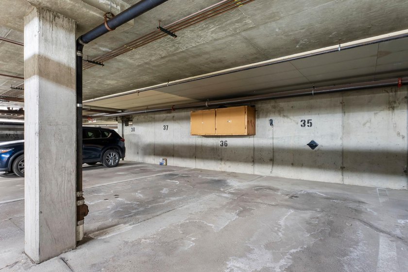 Rare North Loop townhome-style condo with private entry and - photo 28