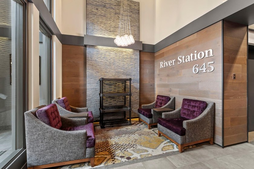 Rare North Loop townhome-style condo with private entry and - photo 31