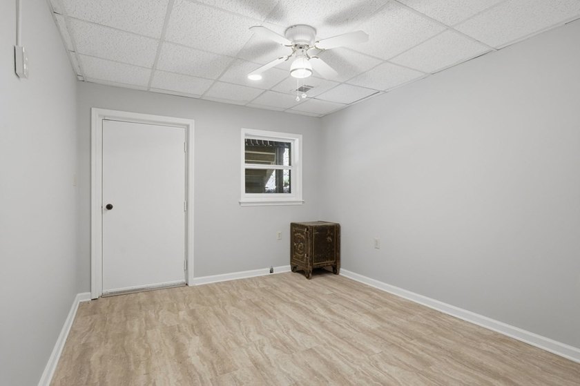 Welcome to your mountain retreat in the highly sought-after - photo 36