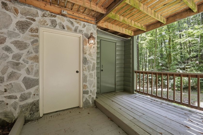 Welcome to your mountain retreat in the highly sought-after - photo 44