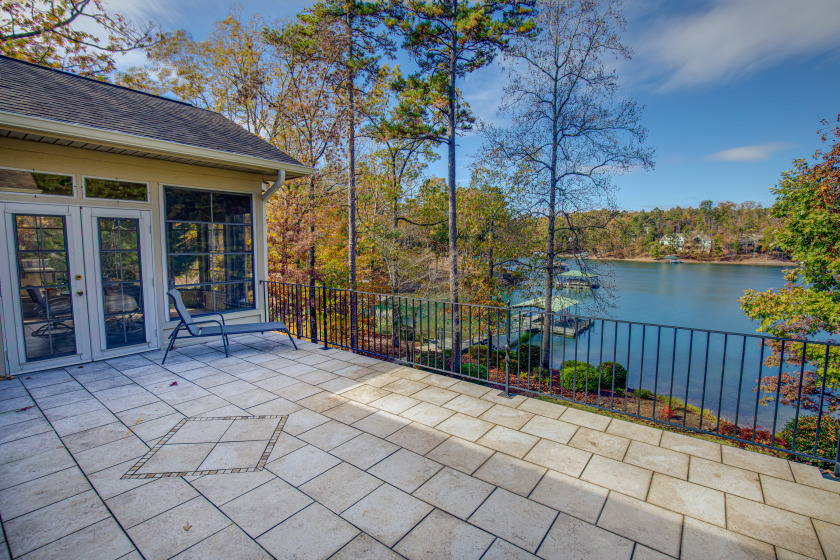 Living, Entertaining and Storage Galore on Lake Keowee SOLD - photo 9