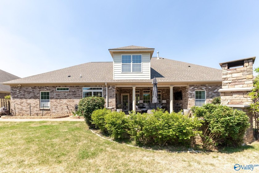 Luxury meets lifestyle in this updated Lake Forest retreat - photo 16