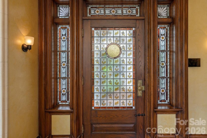Welcome to 8 Fairway Place, where timeless architecture - photo 7