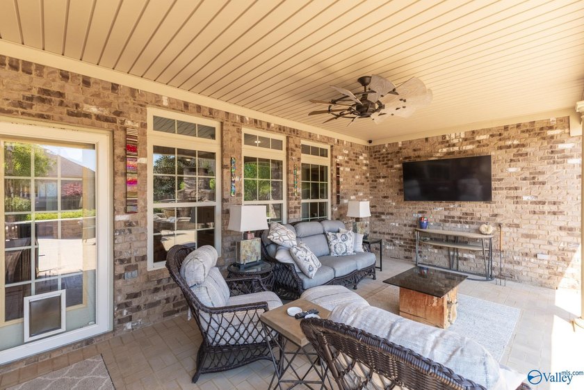 Luxury meets lifestyle in this updated Lake Forest retreat - photo 19