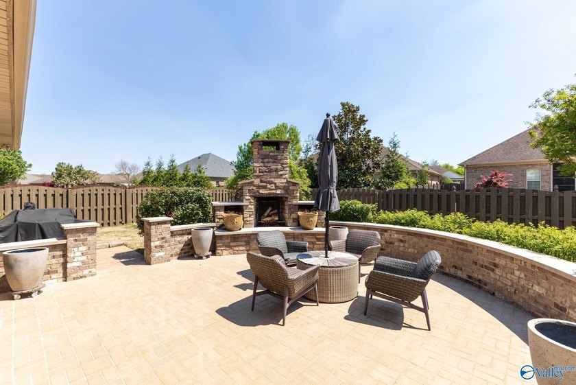 Luxury meets lifestyle in this updated Lake Forest retreat - photo 20