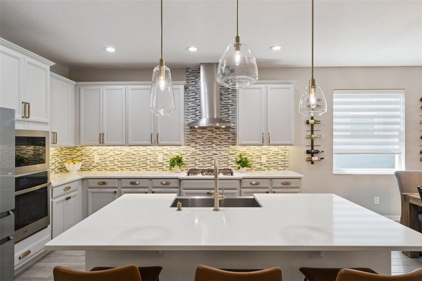 Under contract-accepting backup offers. Welcome to this - photo 21