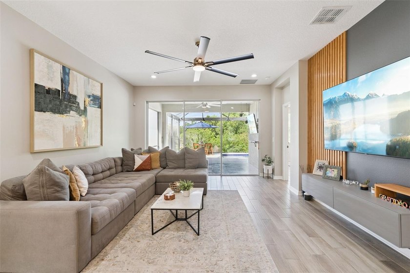 Under contract-accepting backup offers. Welcome to this - photo 29
