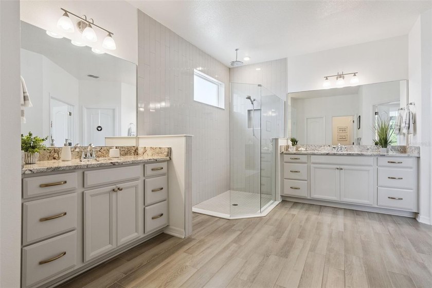 Under contract-accepting backup offers. Welcome to this - photo 36