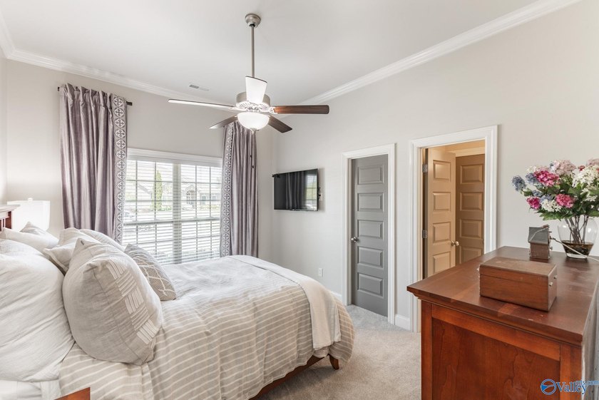 Luxury meets lifestyle in this updated Lake Forest retreat - photo 36