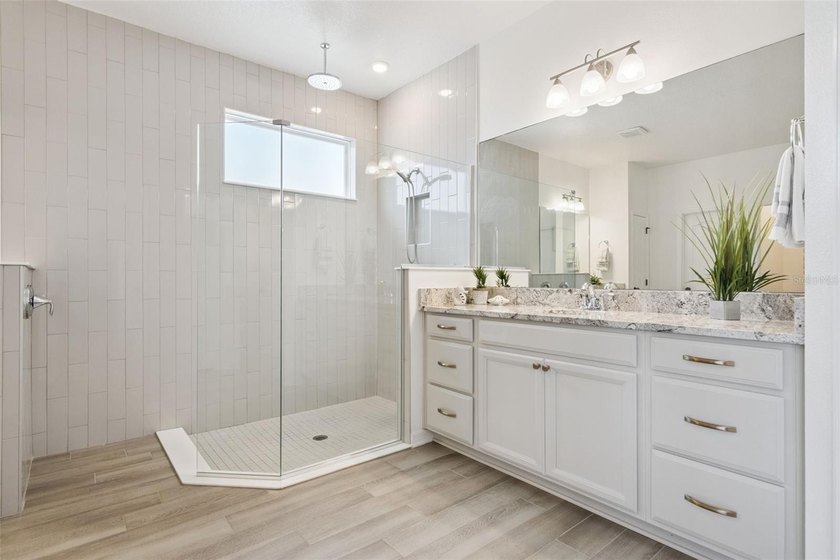 Under contract-accepting backup offers. Welcome to this - photo 37