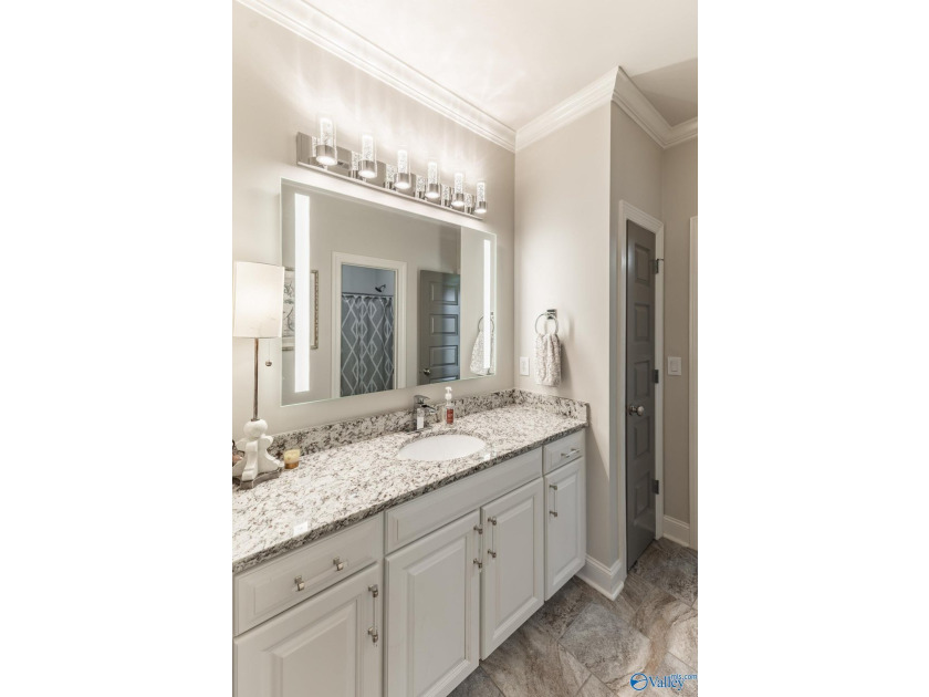 Luxury meets lifestyle in this updated Lake Forest retreat - photo 37