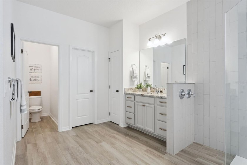 Under contract-accepting backup offers. Welcome to this - photo 38