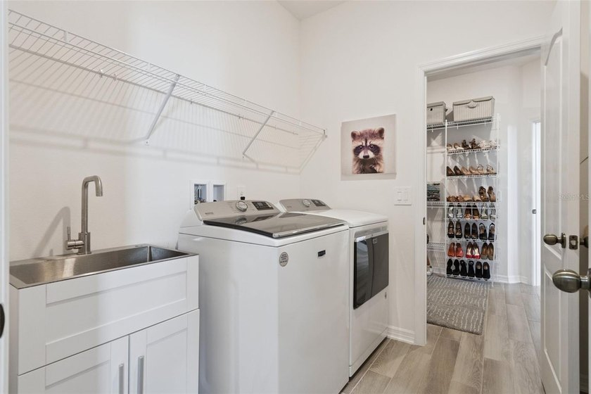 Under contract-accepting backup offers. Welcome to this - photo 39