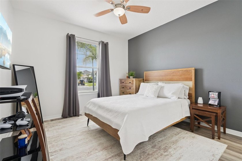 Under contract-accepting backup offers. Welcome to this - photo 40