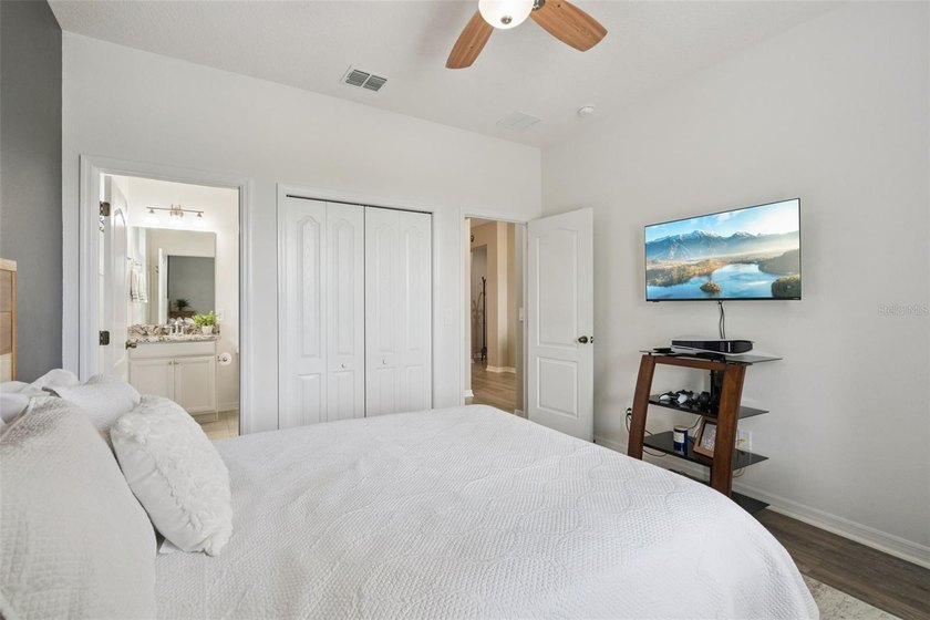 Under contract-accepting backup offers. Welcome to this - photo 41