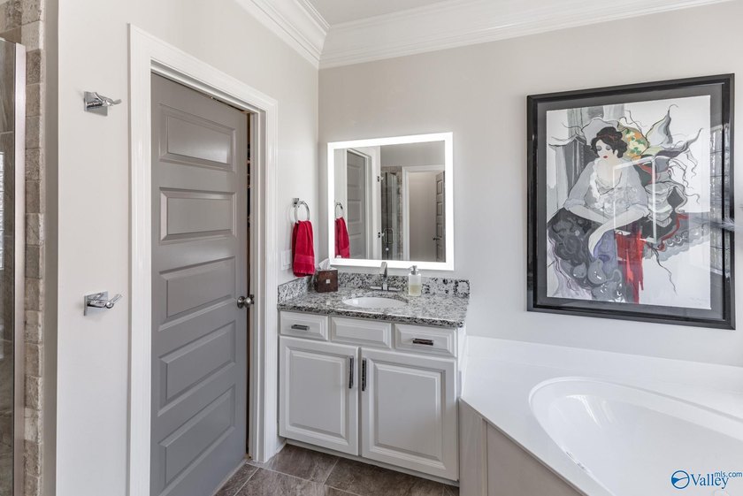 Luxury meets lifestyle in this updated Lake Forest retreat - photo 43