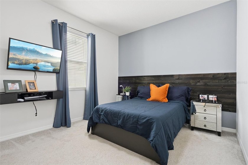 Under contract-accepting backup offers. Welcome to this - photo 44