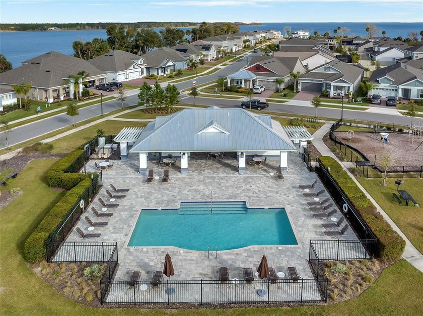 Under contract-accepting backup offers. Welcome to this - photo 56