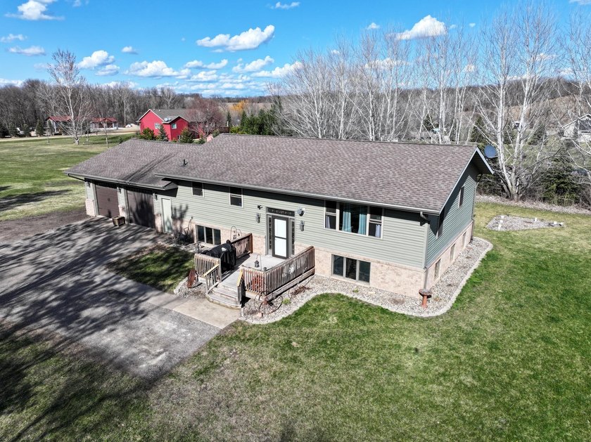PRE-INSPECTED home- Enjoy the best of country living just 7 - photo 3