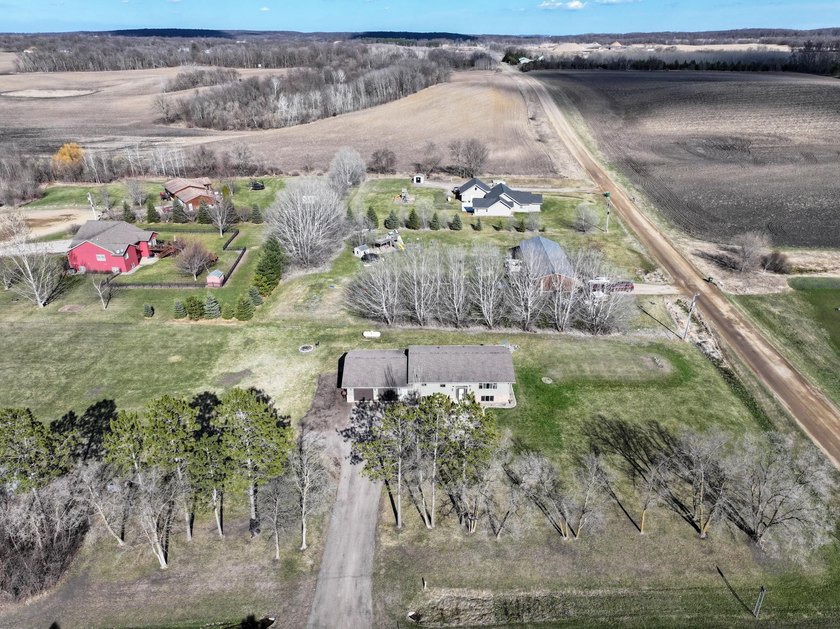 PRE-INSPECTED home- Enjoy the best of country living just 7 - photo 5